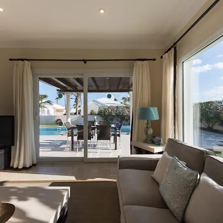 Puerto Del Carmen Sleeps 4 Pool Air Con Wifi * プエルト・デル・カルメン